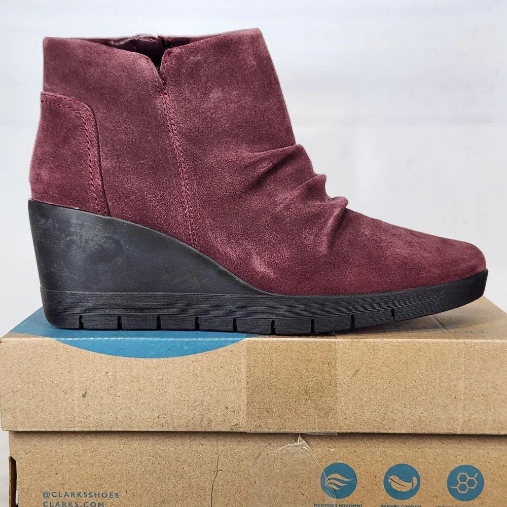 Clarks Unstructured Madera Way Burgundy Suede Wedge Ankle Boots Womens 9 M New